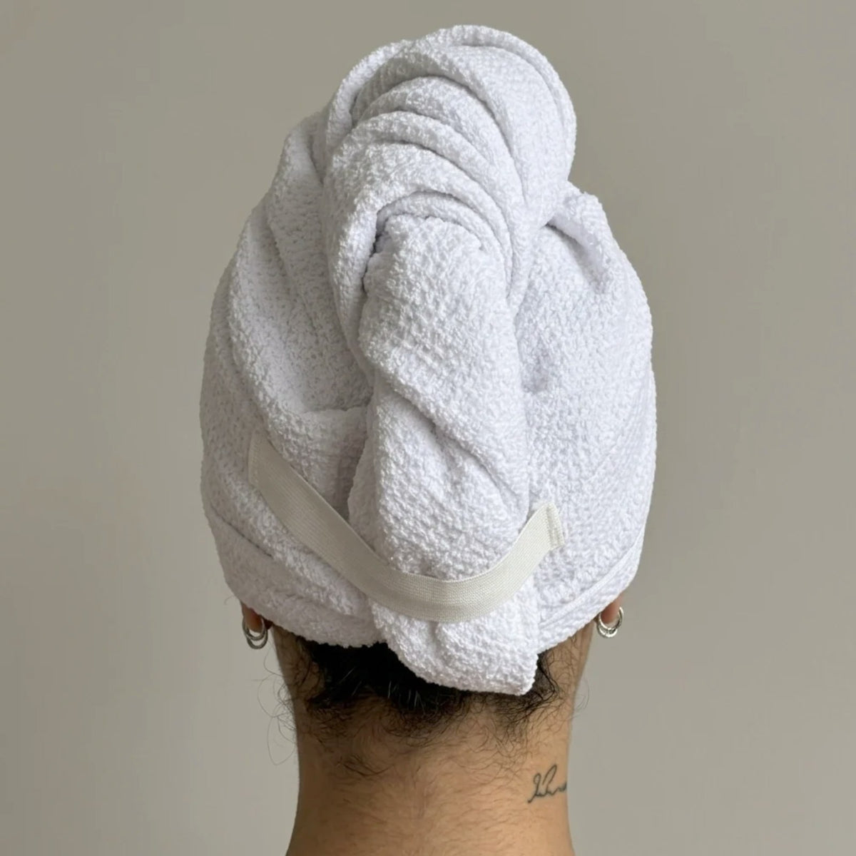 Serviette turban en microfibre portée